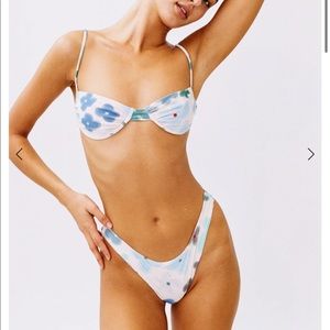 With Jéan Buttercup Bikini - Viola Bloom